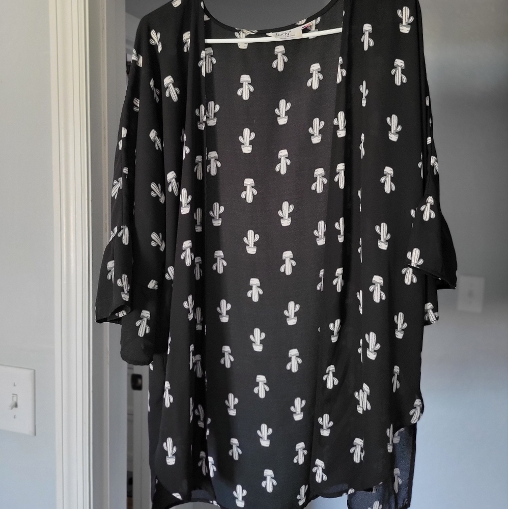 Super flowy dressy top!